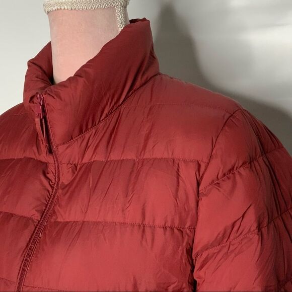 UNIQLO down lightweight jacket. - Picture 3 of 10
